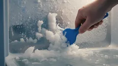 Glöm långa avfrostningar: den här metoden tar bort isen på bara några minuter